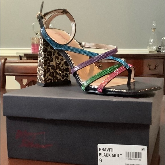 Size 9 Graviti Black Multicolored Betsey Johnson Heels - Picture 1 of 3
